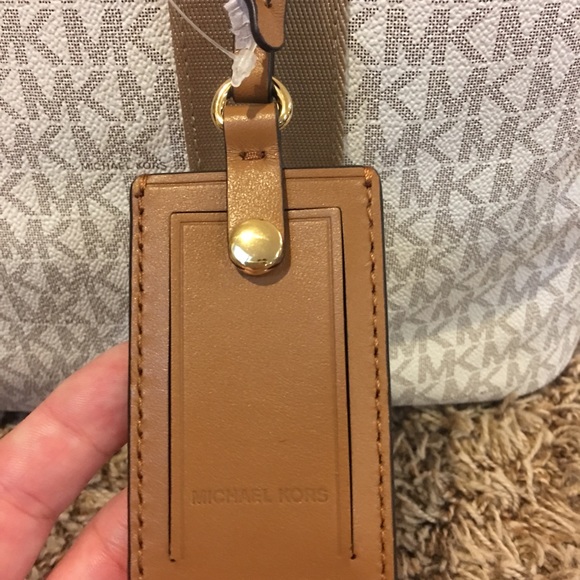 Michael Kors Travel Weekender in Vanilla/Acorn - Picture 7 of 8